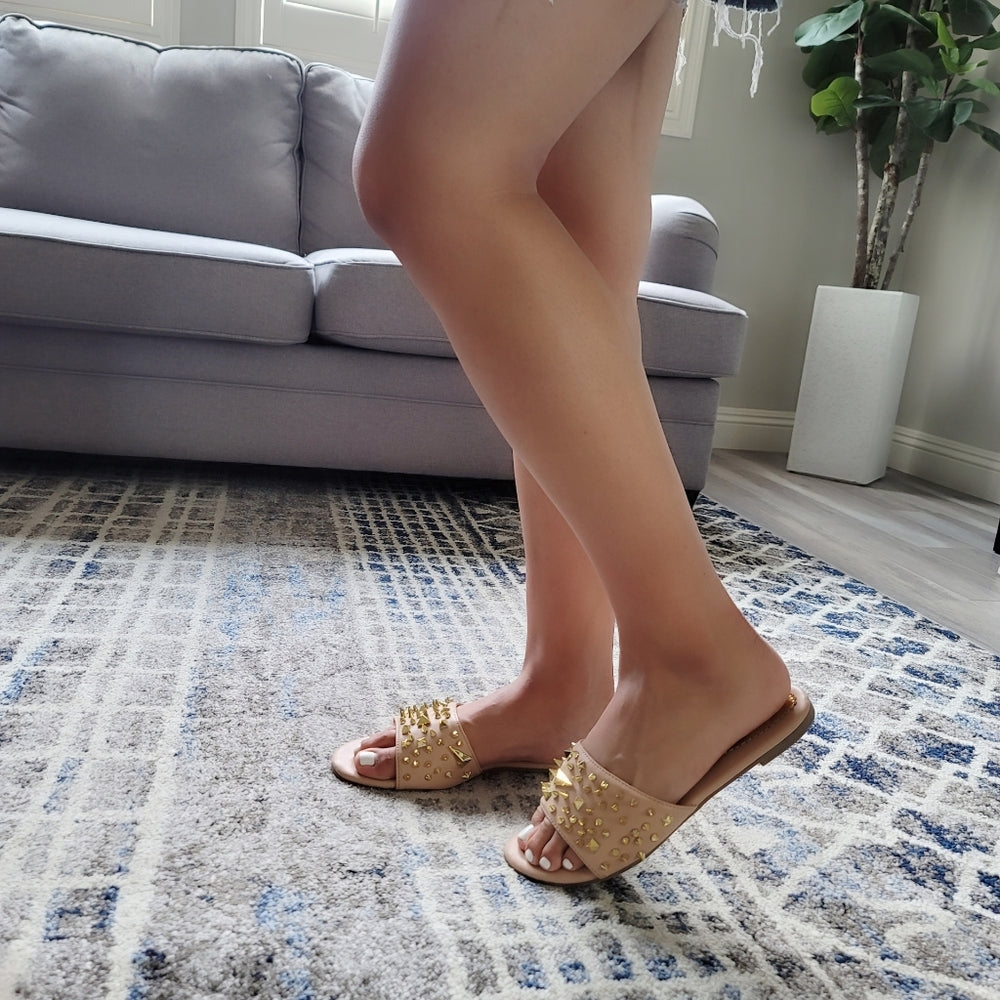 Just aIn'😍Nude brave Sandals