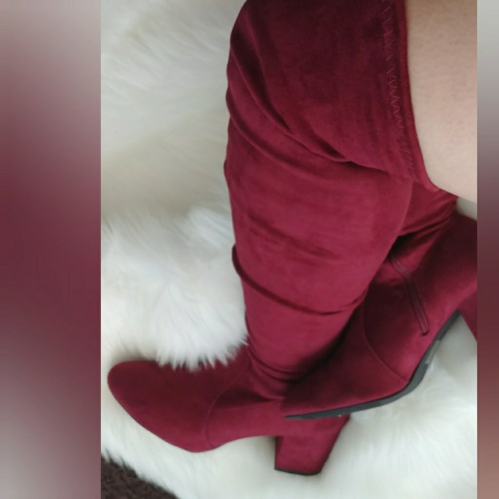 🚨 5.5🚨Boots over the knee  Burgandy Vegan Suede