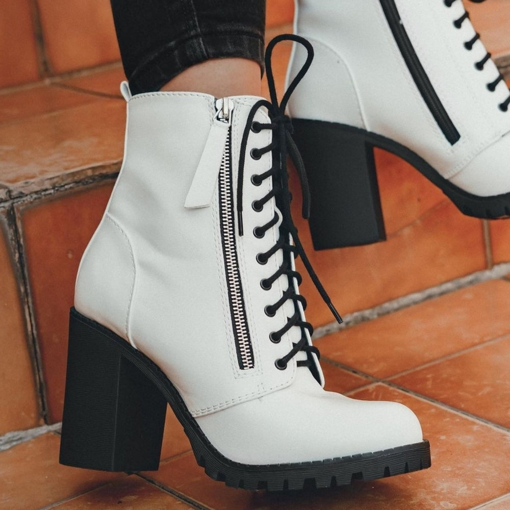 City of the moon WHITE LACE UP CHUNKY HEELED ANKL